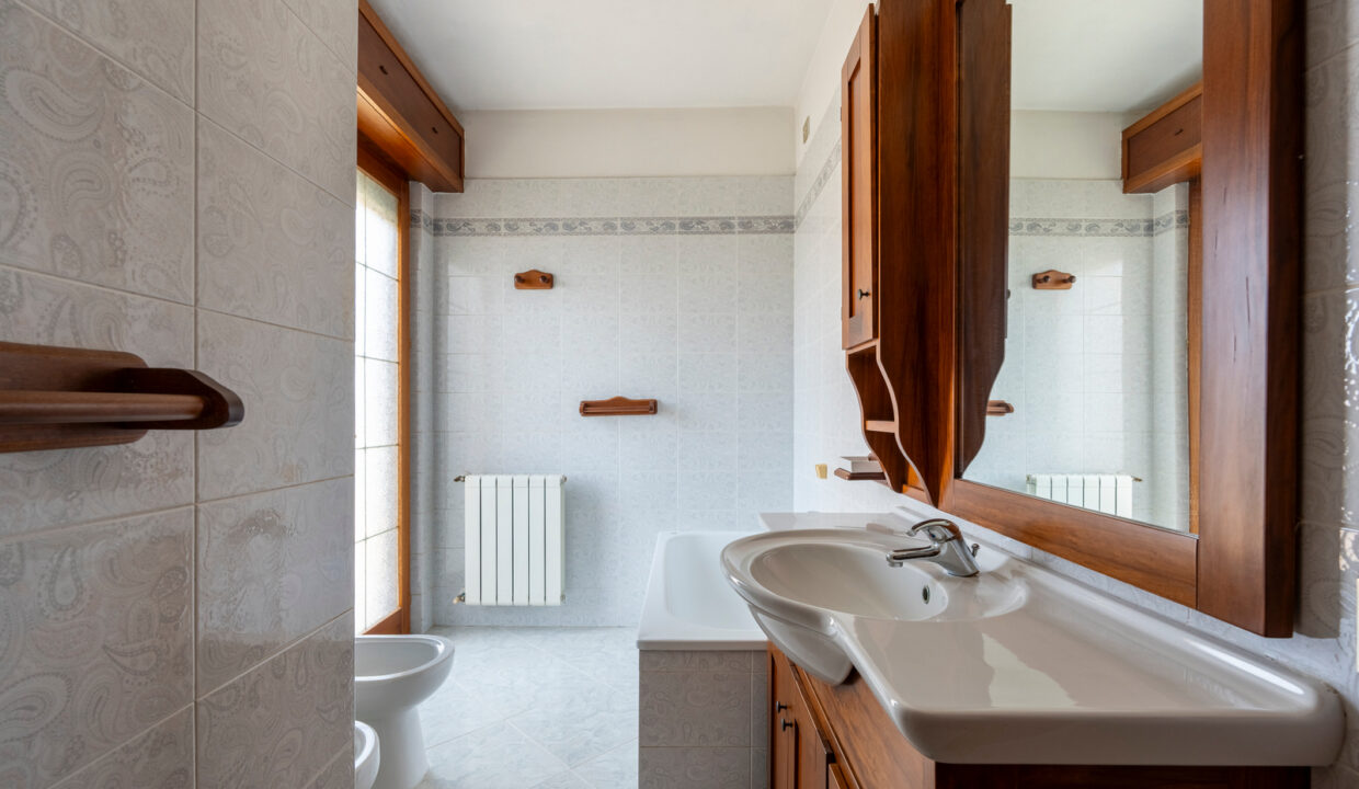 reunion-immobiliare-locale-casa-indipendente-uta-10