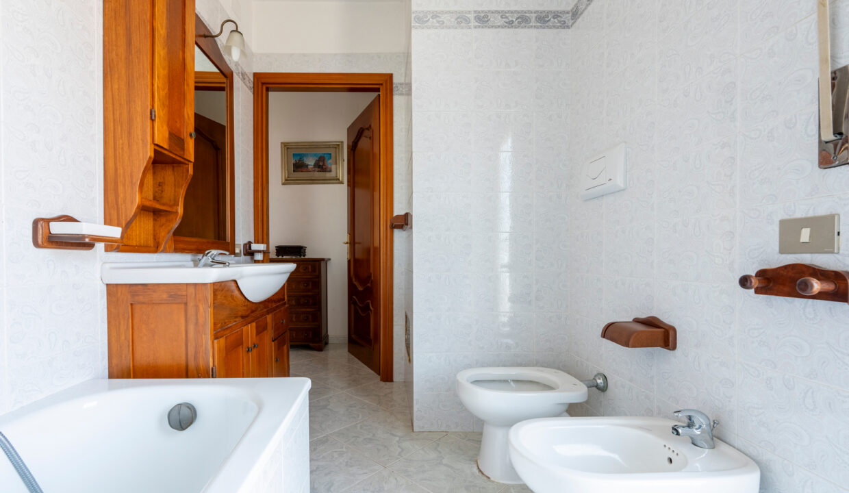 reunion-immobiliare-locale-casa-indipendente-uta-11