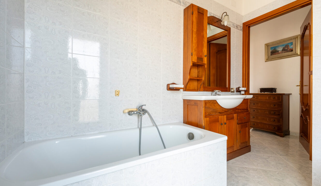 reunion-immobiliare-locale-casa-indipendente-uta-12