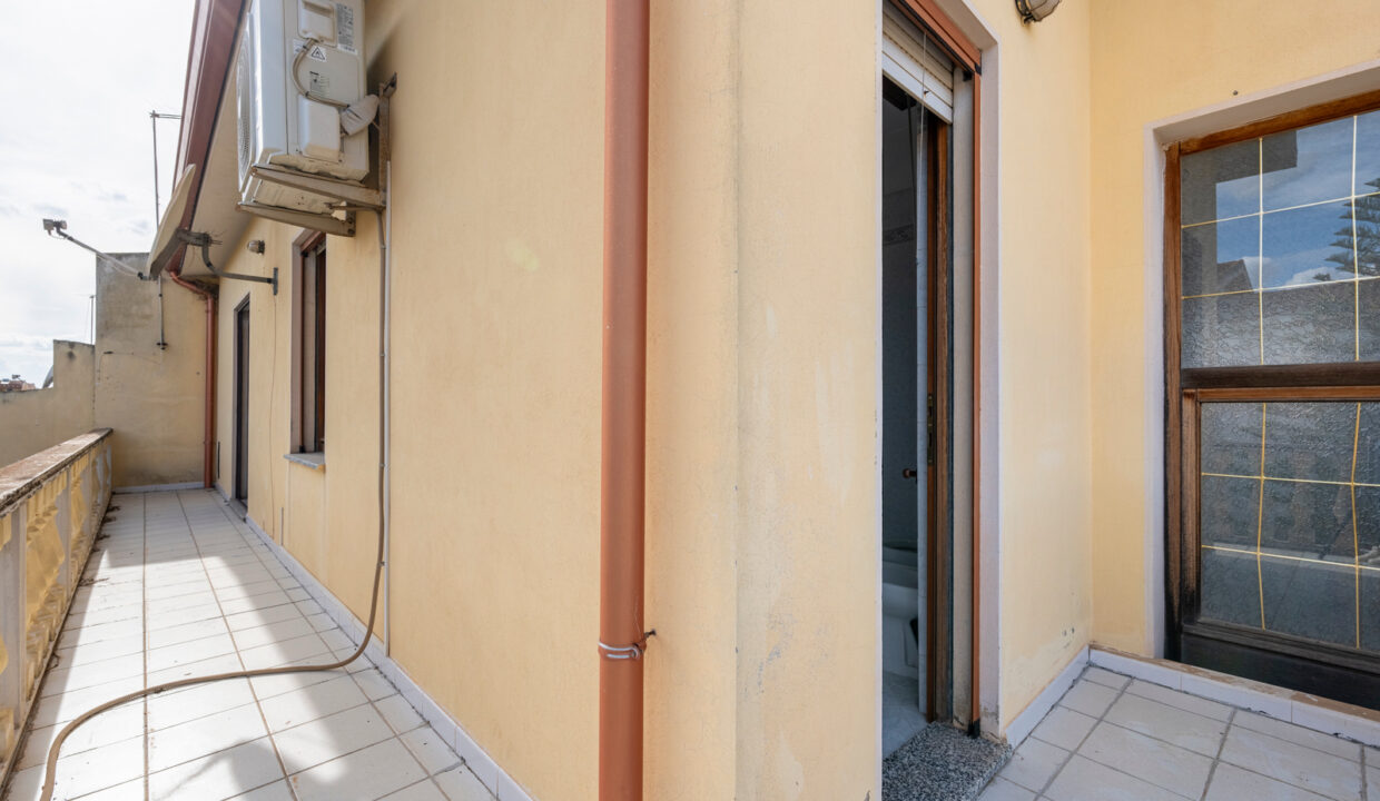 reunion-immobiliare-locale-casa-indipendente-uta-15