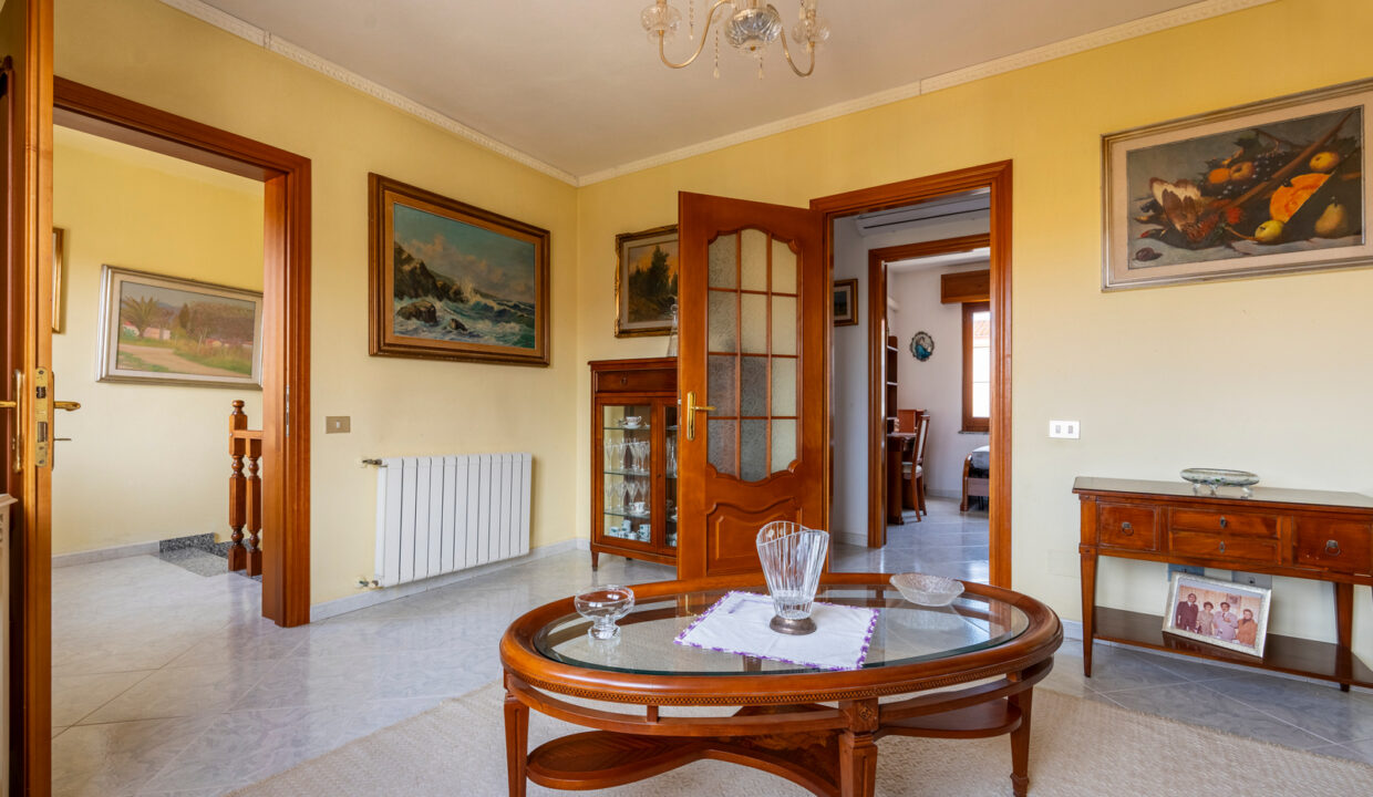 reunion-immobiliare-locale-casa-indipendente-uta-3