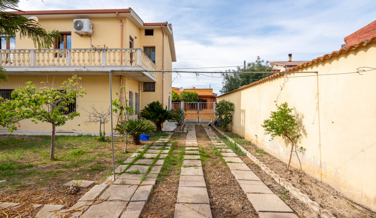 reunion-immobiliare-locale-casa-indipendente-uta-31