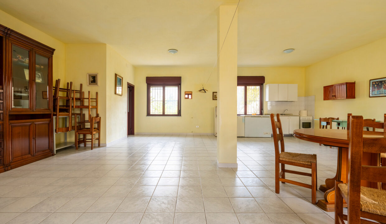 reunion-immobiliare-locale-casa-indipendente-uta-34