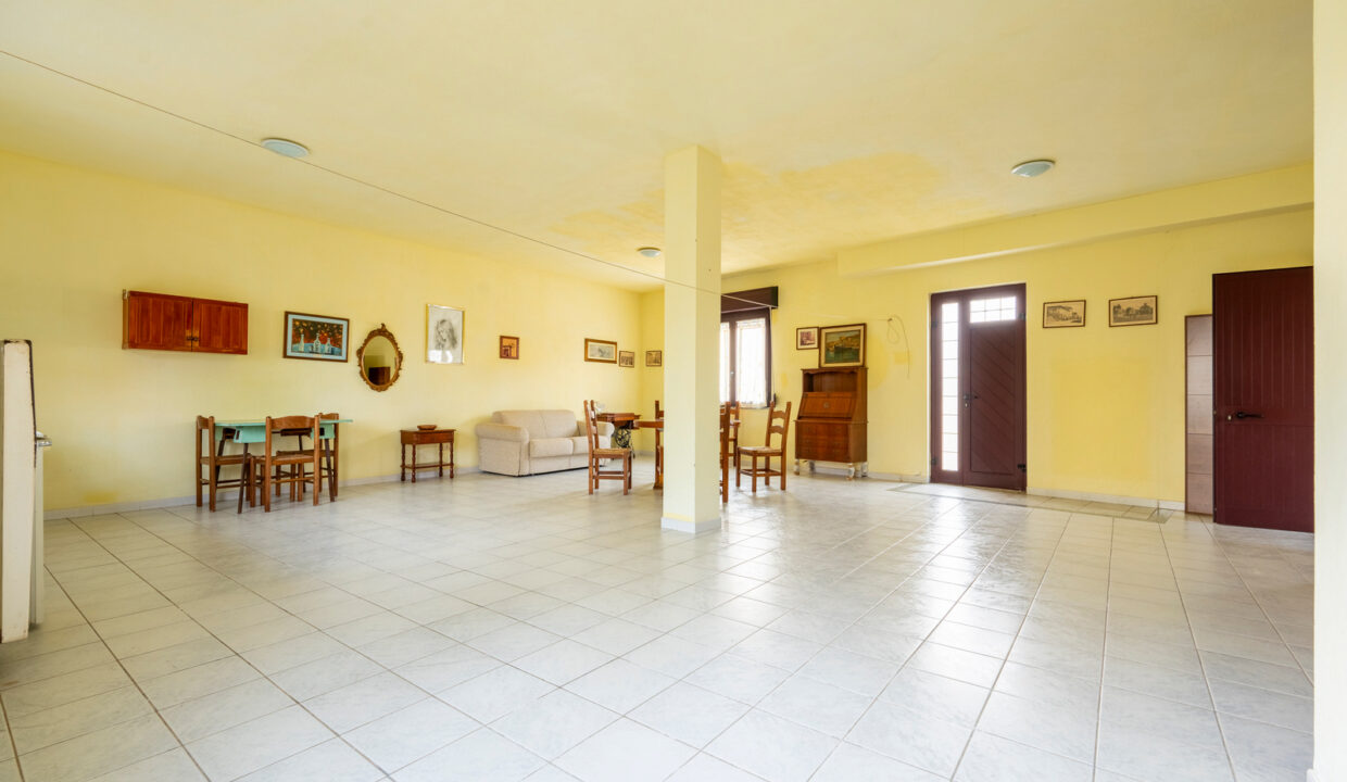 reunion-immobiliare-locale-casa-indipendente-uta-37