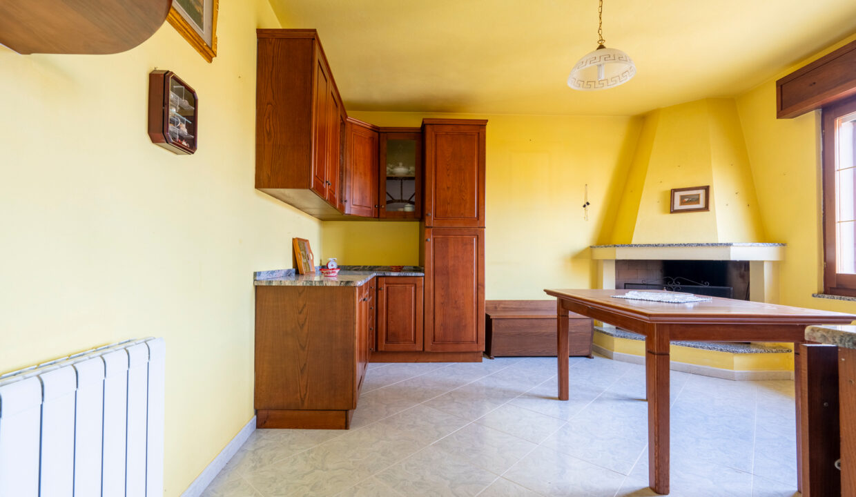 reunion-immobiliare-locale-casa-indipendente-uta-4