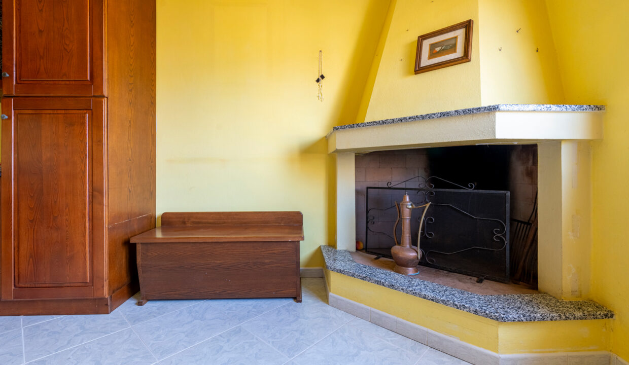 reunion-immobiliare-locale-casa-indipendente-uta-5