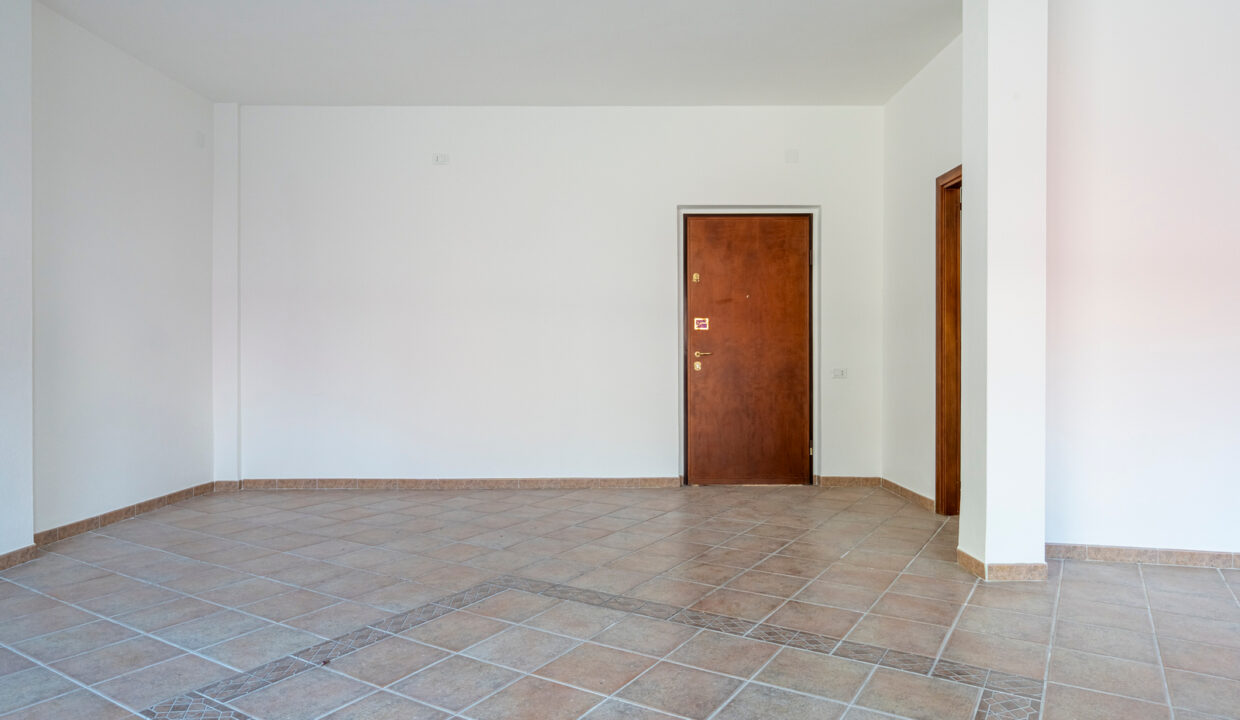 reunion-immobiliare-locale-commerciale-capoterra-10