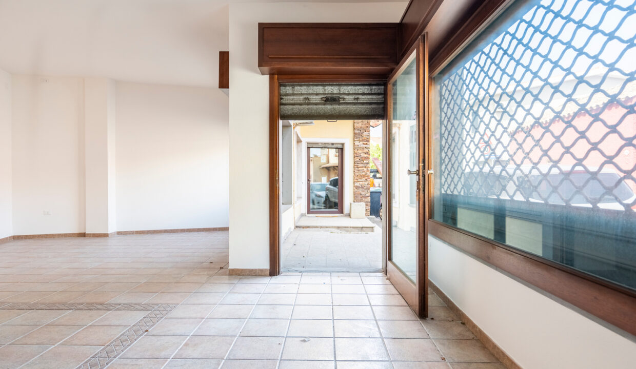 reunion-immobiliare-locale-commerciale-capoterra-12