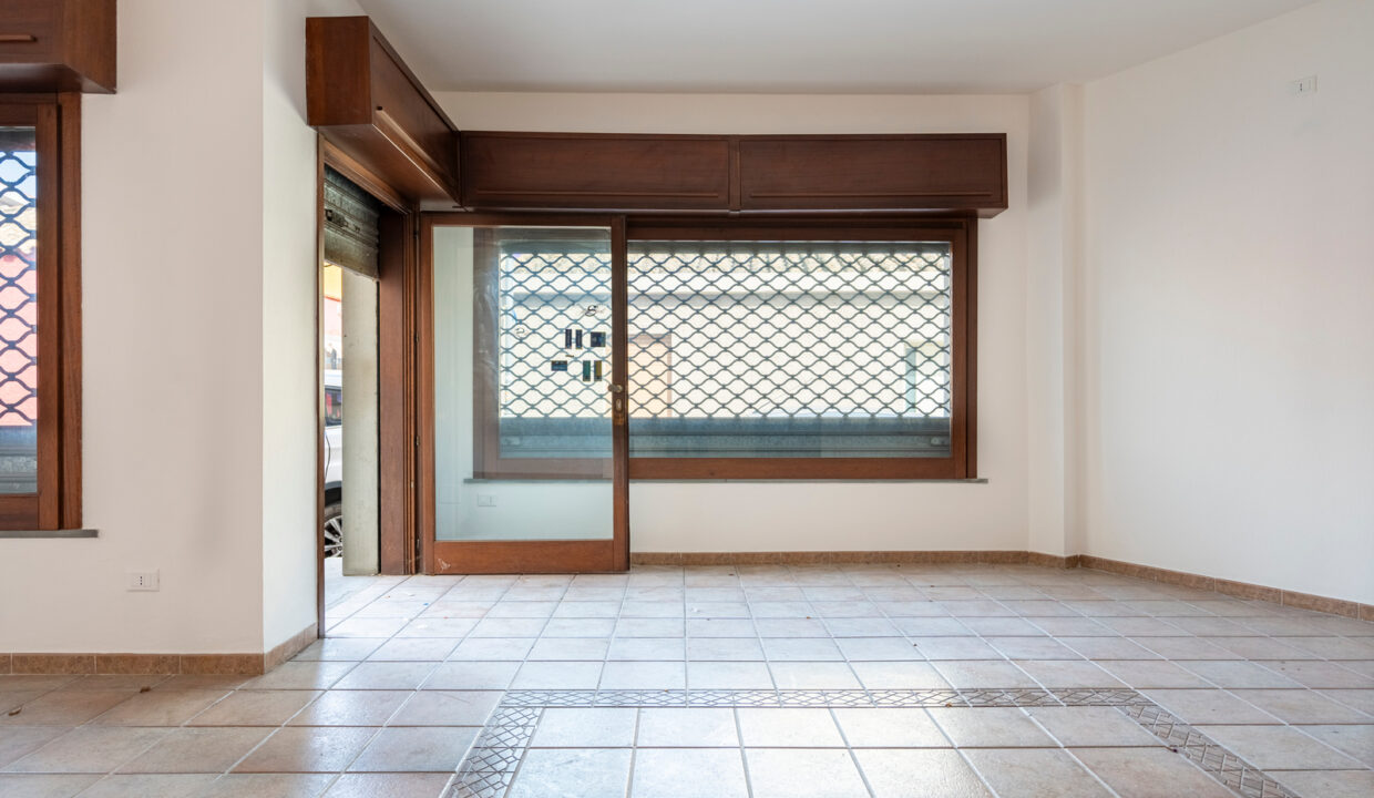 reunion-immobiliare-locale-commerciale-capoterra-14
