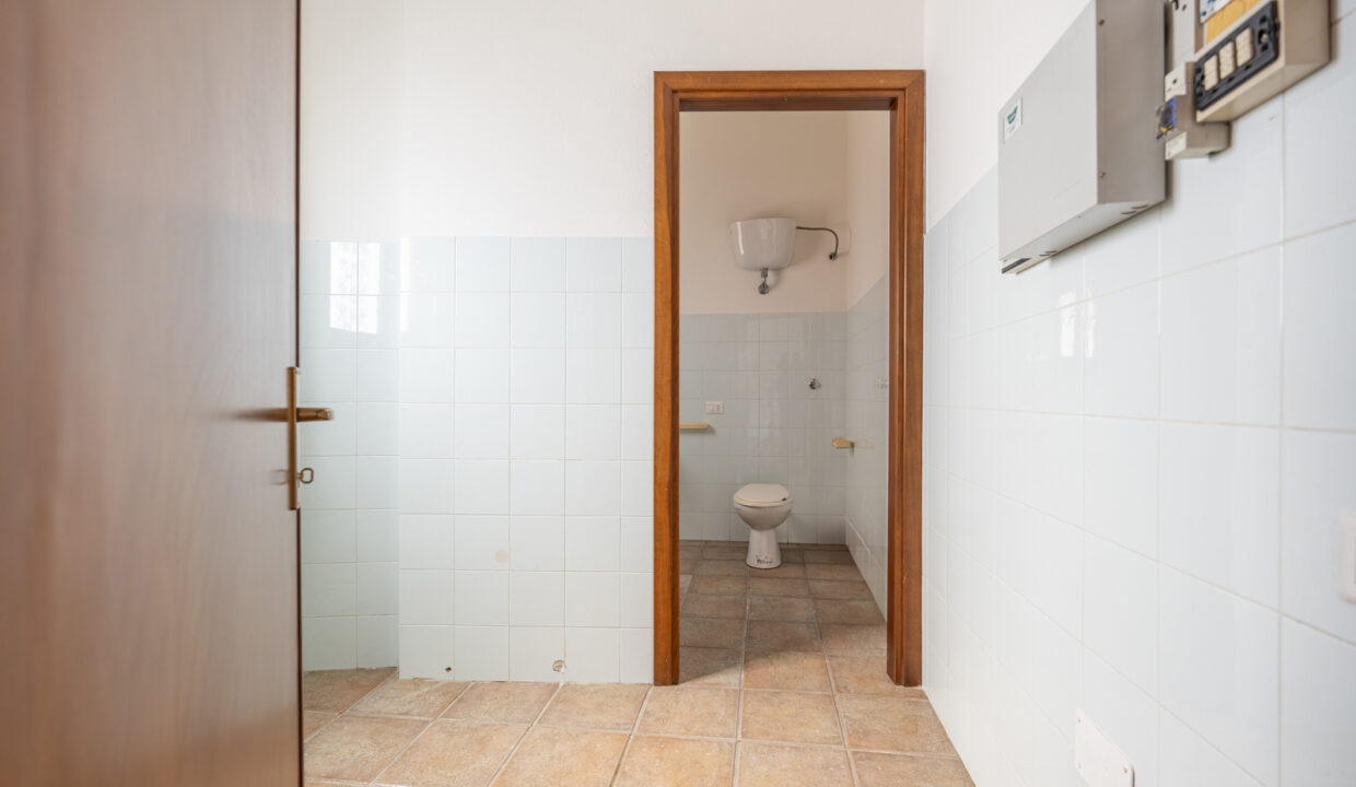 reunion-immobiliare-locale-commerciale-capoterra-15
