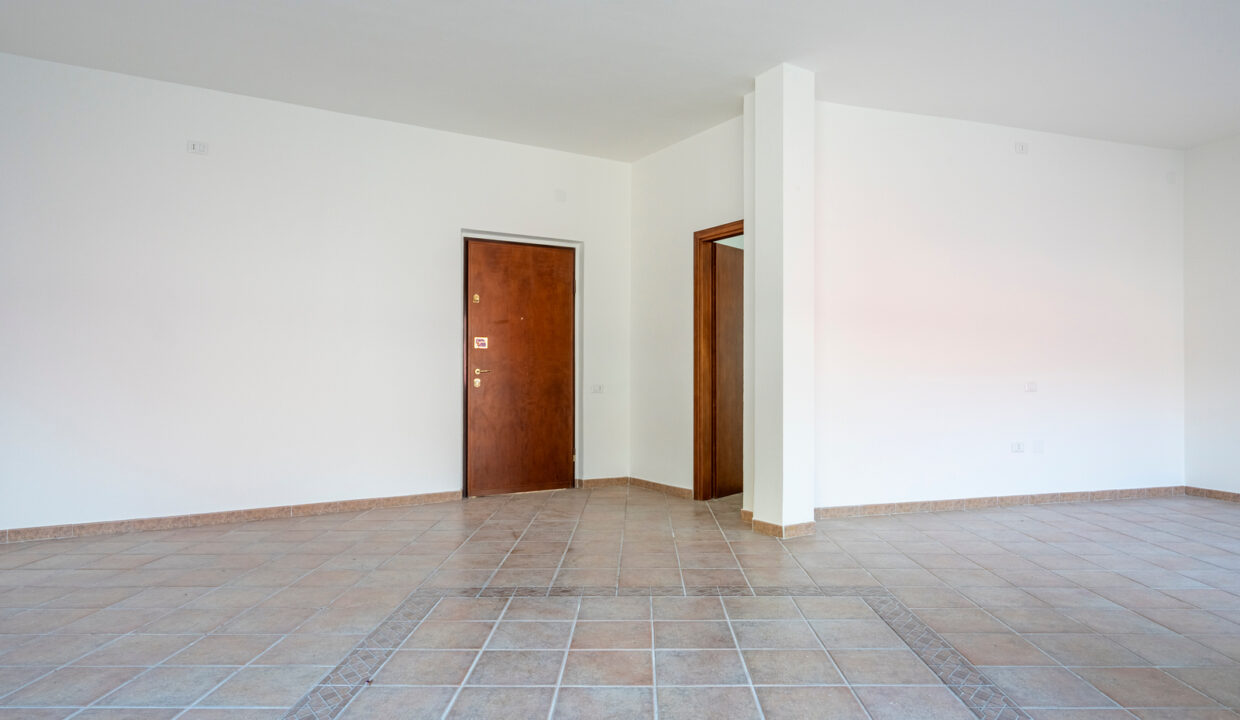reunion-immobiliare-locale-commerciale-capoterra-2