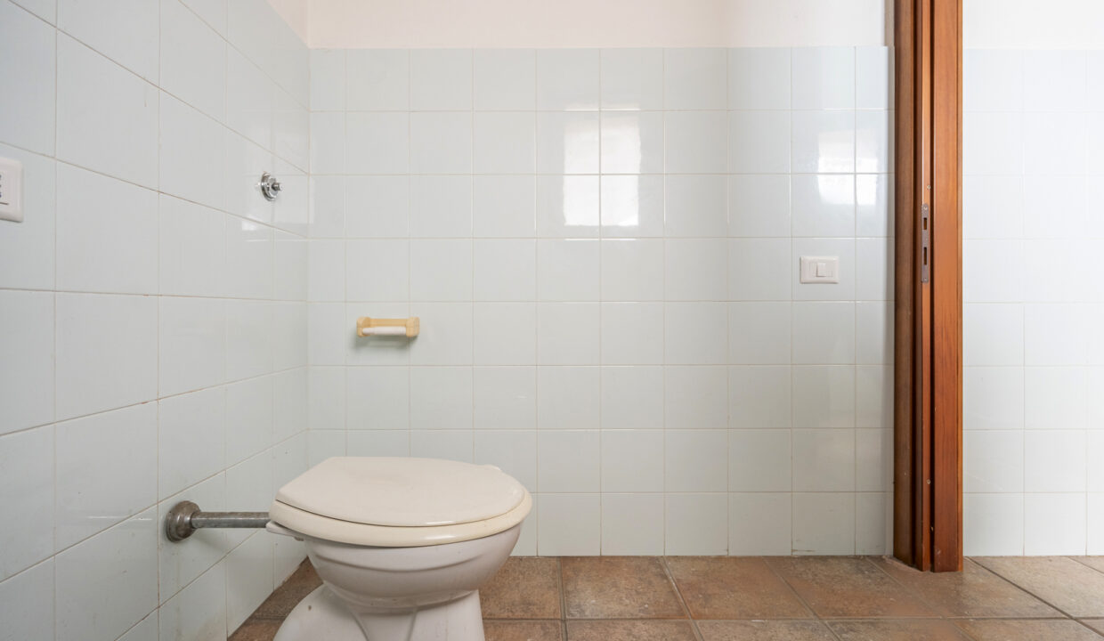 reunion-immobiliare-locale-commerciale-capoterra-20