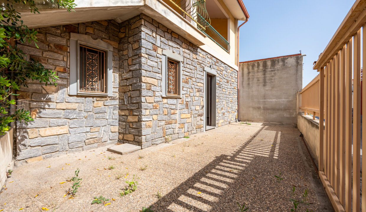 reunion-immobiliare-locale-commerciale-capoterra-23