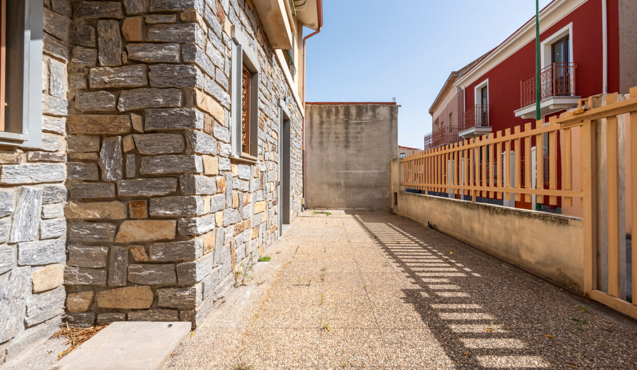 reunion-immobiliare-locale-commerciale-capoterra-24