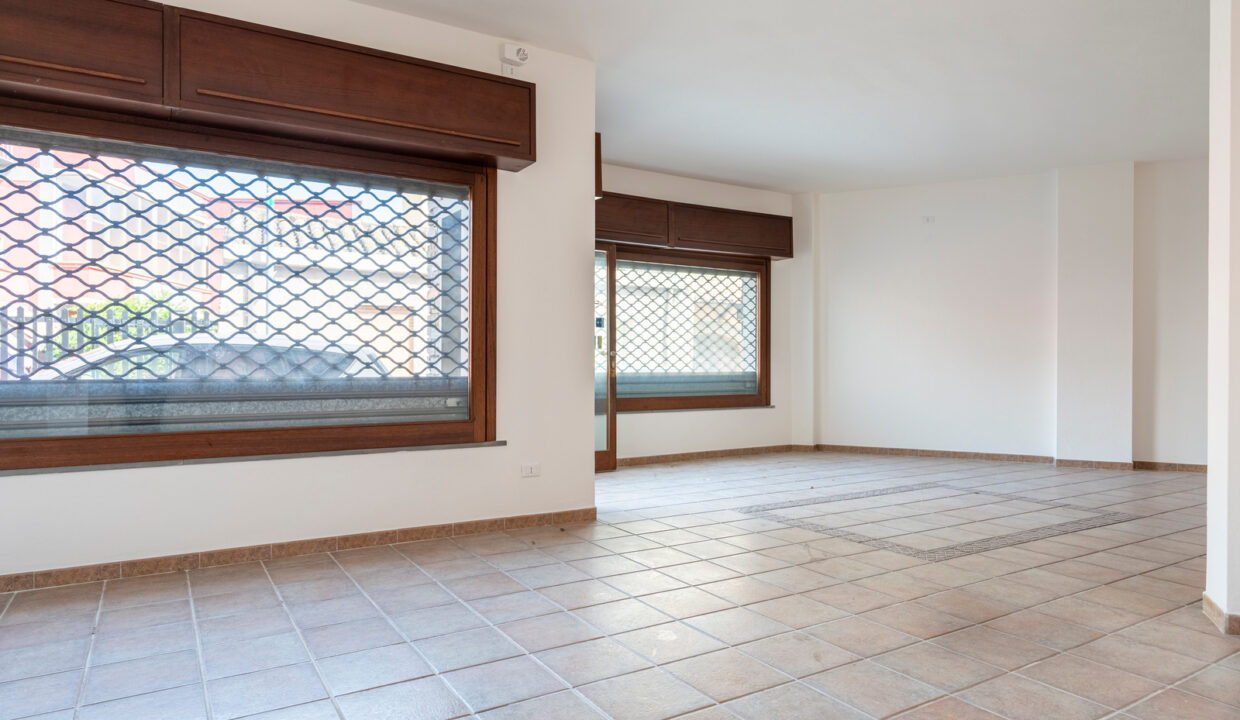 reunion-immobiliare-locale-commerciale-capoterra-6