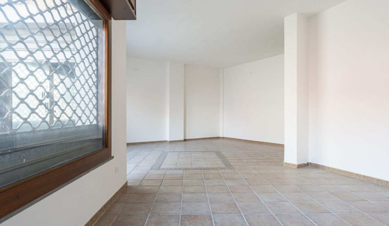 reunion-immobiliare-locale-commerciale-capoterra-7
