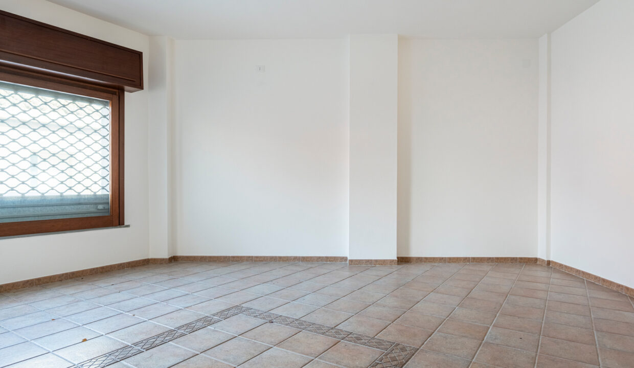 reunion-immobiliare-locale-commerciale-capoterra-8