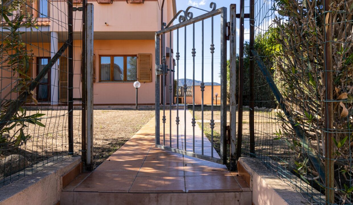 reunion-immobiliare-villa-anna-capoterra-01