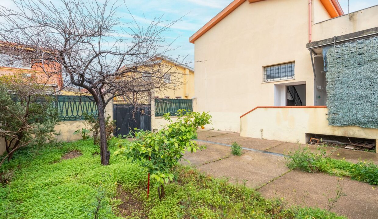 reunion-immobiliare-trivano-con-giardino-capoterra-21