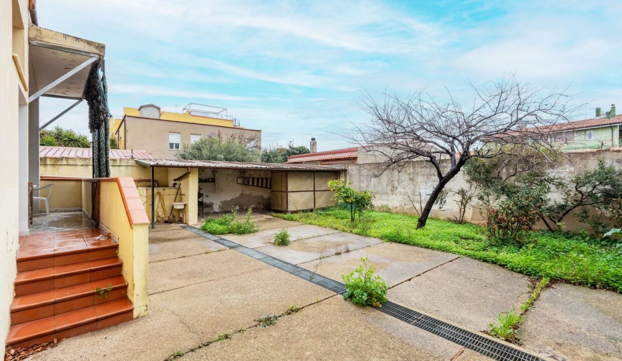 reunion-immobiliare-trivano-con-giardino-capoterra-22