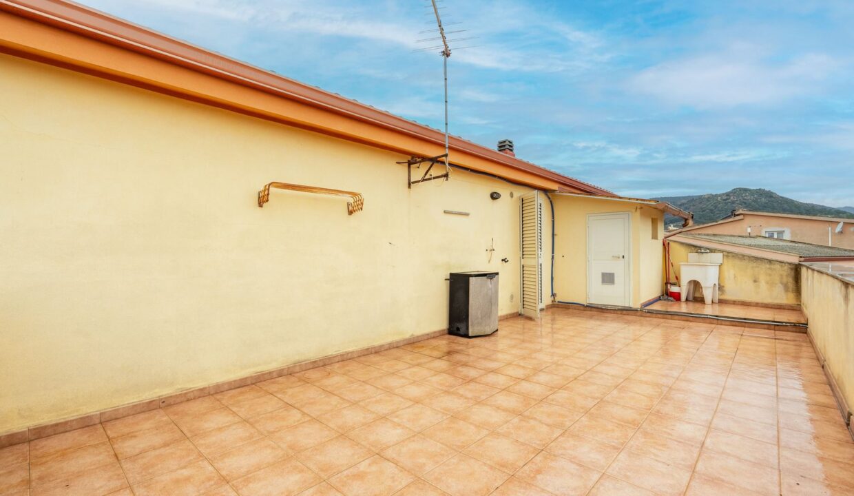 reunion-immobiliare-trivano-con-terrazza-a-livello-capoterra-19