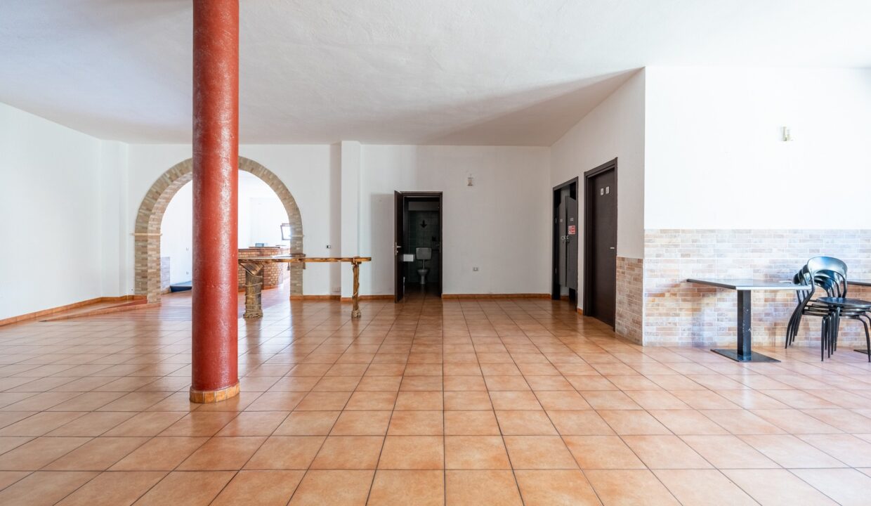 locale-commerciale-via-amendola-capoterra-10