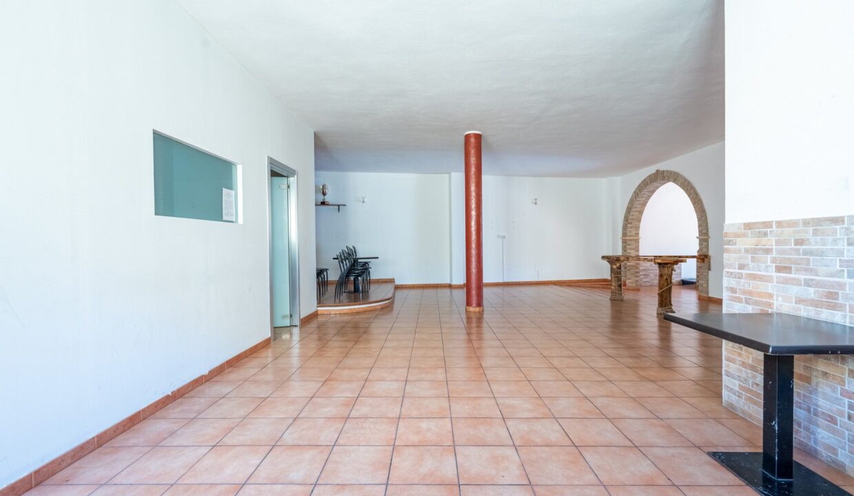 locale-commerciale-via-amendola-capoterra-12