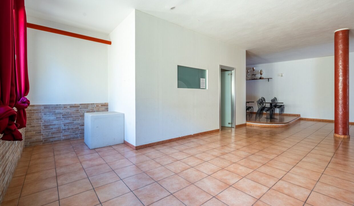 locale-commerciale-via-amendola-capoterra-13