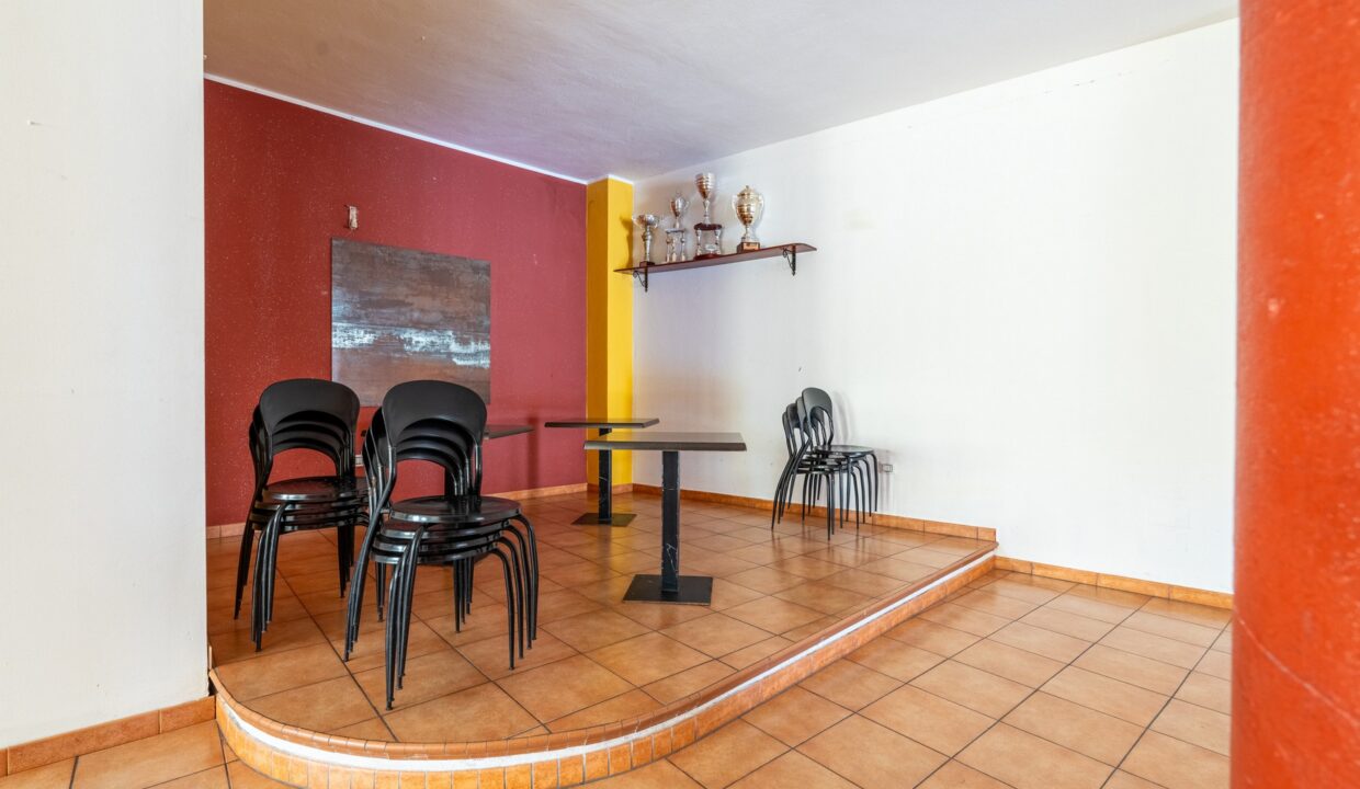 locale-commerciale-via-amendola-capoterra-15