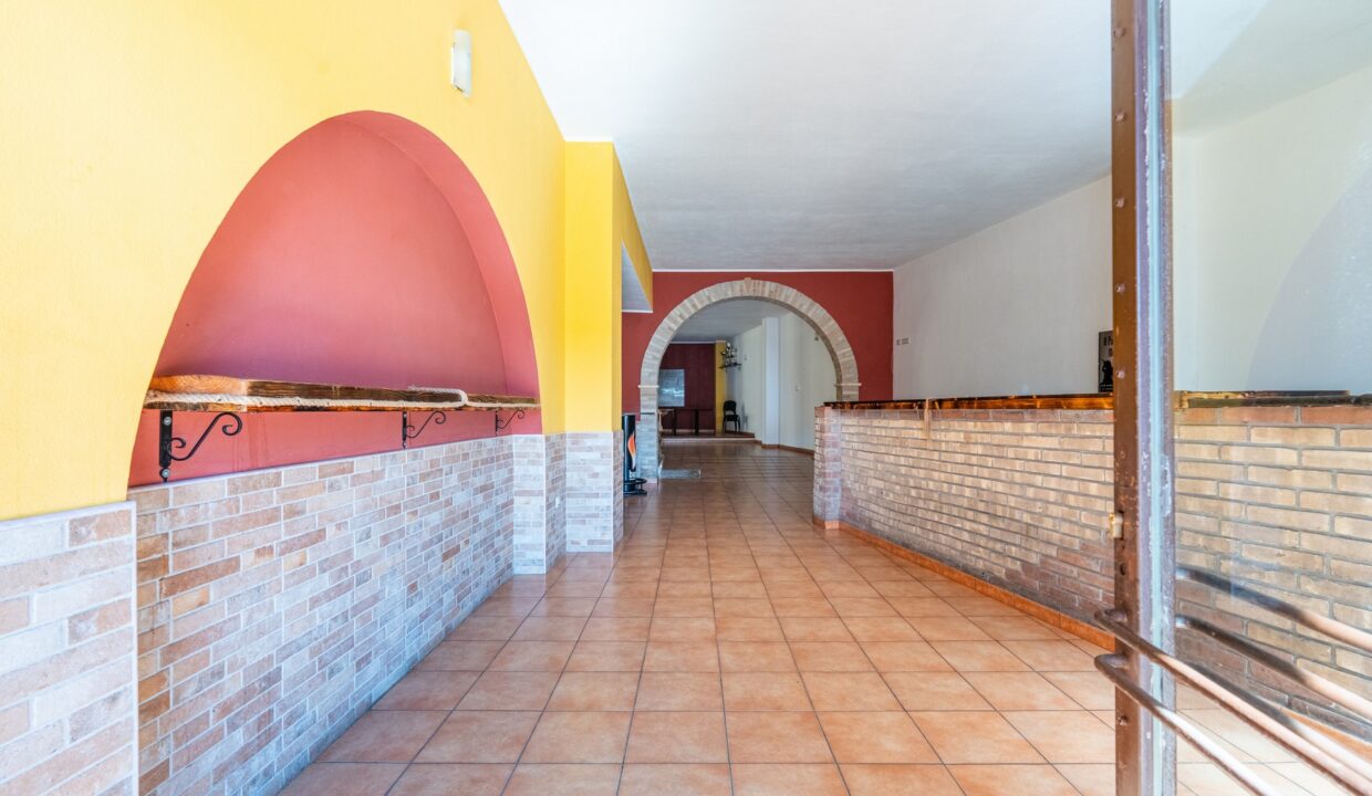 locale-commerciale-via-amendola-capoterra-25