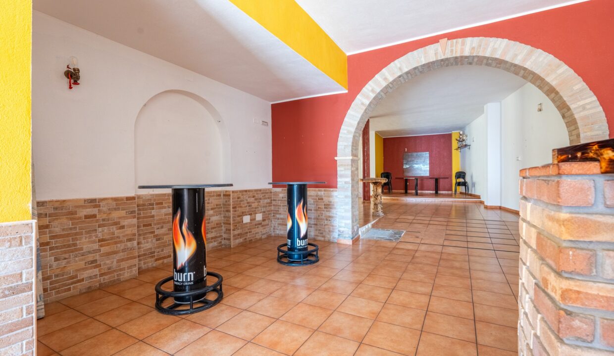 locale-commerciale-via-amendola-capoterra-27