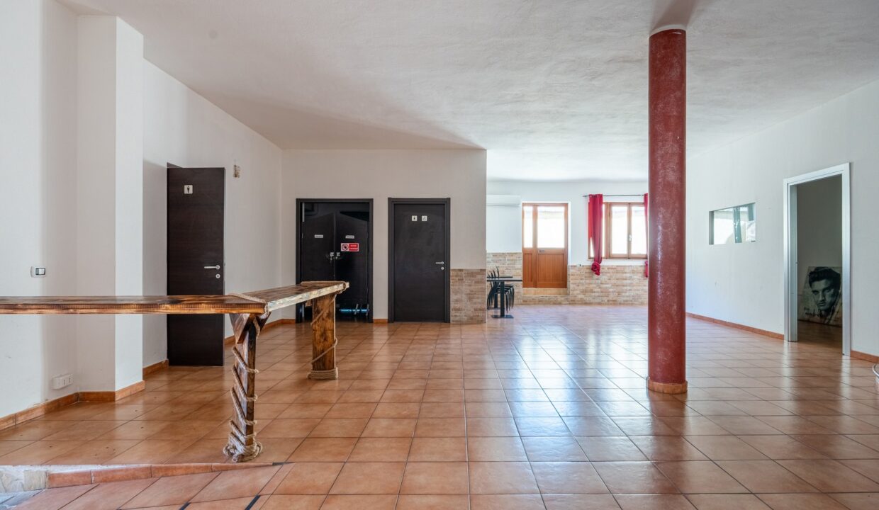 locale-commerciale-via-amendola-capoterra-7