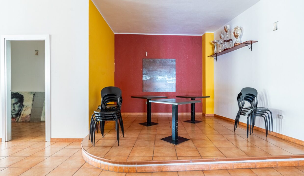 locale-commerciale-via-amendola-capoterra-8