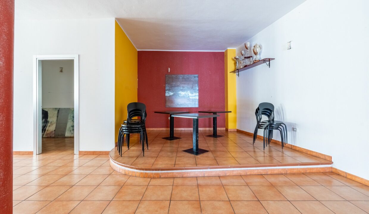 locale-commerciale-via-amendola-capoterra-9